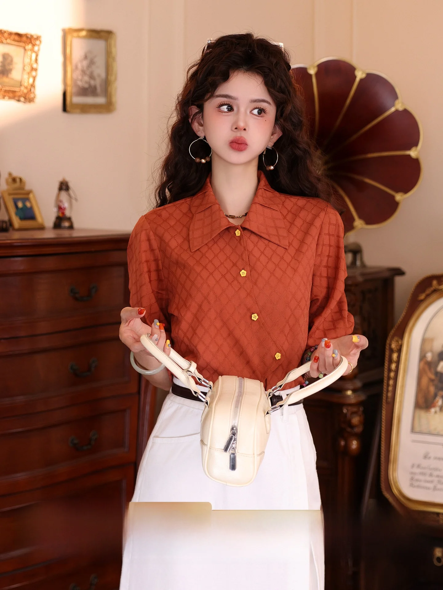 Chend Short Sleeve Casual Shirt Women's Unique Design Sense Top Uneven Regular Polyester Fiber Loose Fit Spring Season
Chend Short Sleeve Casual Shirt Women's Unique Design Sense Top Uneven Regular Polyester Fiber Loose Fit Spring Season