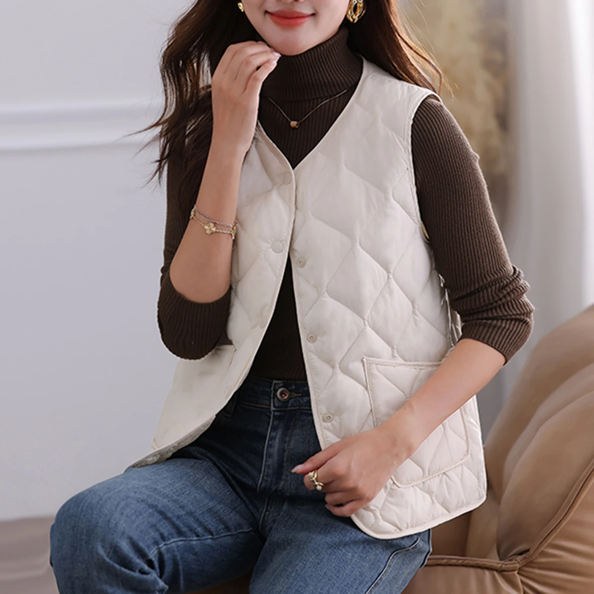 Women's Autumn Winter Faux Wool Texture Sleeveless Coat V Neck Big Pockets Lightweight Warm Casual Outdoor Commute Jacket
Women's Autumn Winter Faux Wool Texture Sleeveless Coat V Neck Big Pockets Lightweight Warm Casual Outdoor Commute Jacket