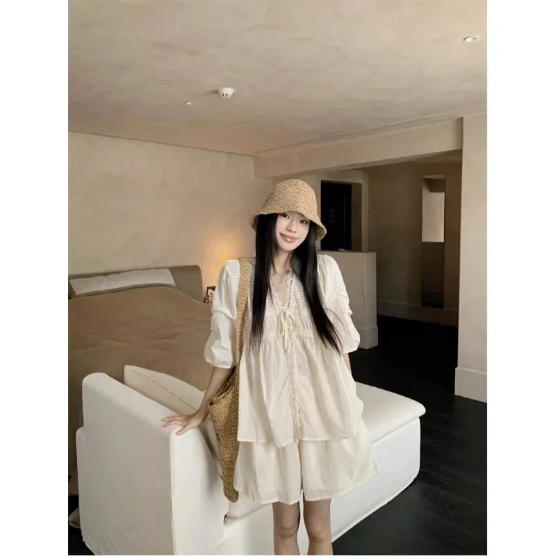 Женский бежевый комплект из блузки с пышными рукавами и шорт из льна, повседневный, из двух предметов
Женский бежевый комплект из блузки с пышными рукавами и шорт из льна, повседневный, из двух предметов