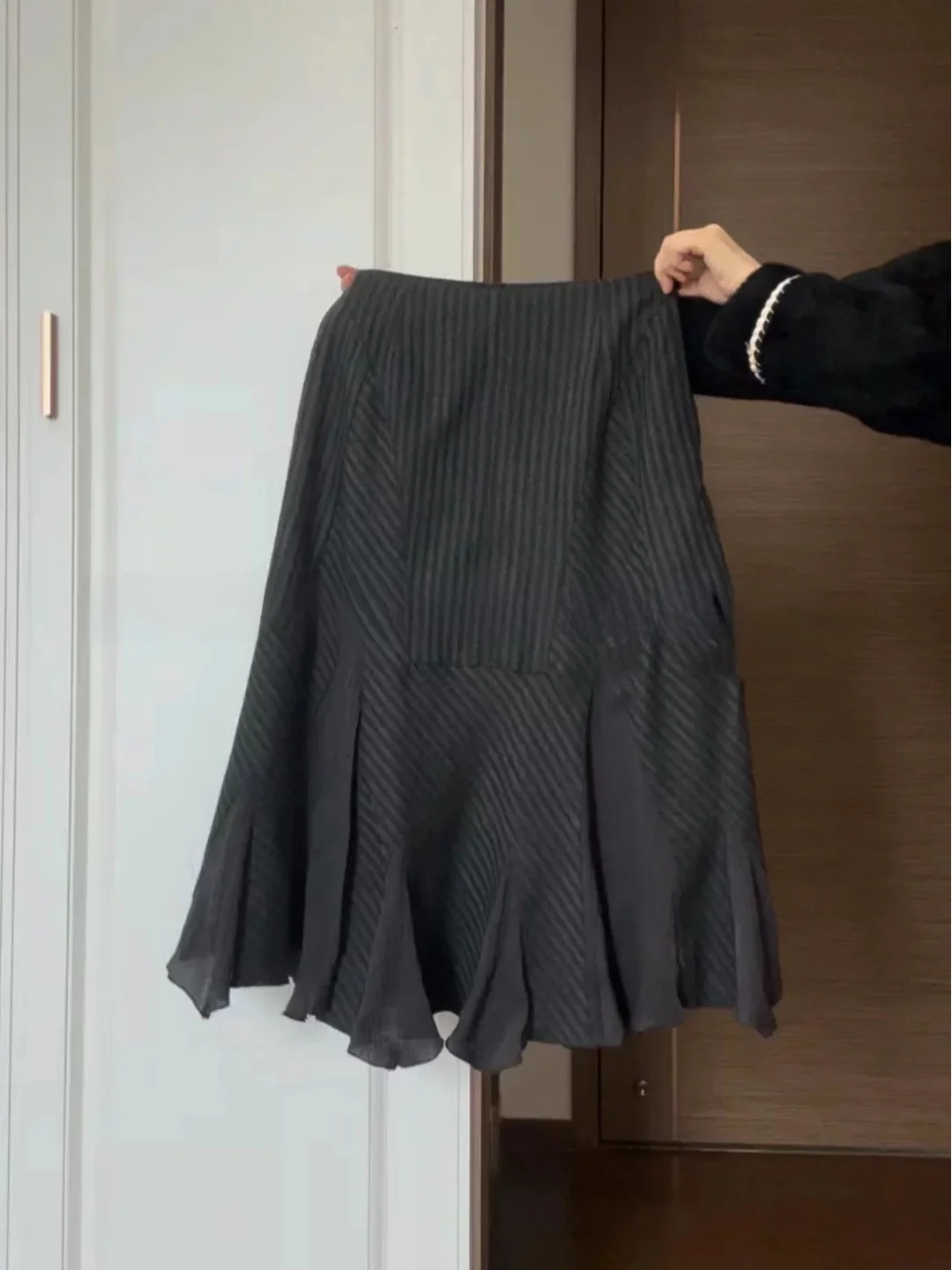 High Waist Midi A-Line Skirt Women's plus Size Asymmetrical Stripe Fish Tail Skirt Comfortable Breathable Korean Style Skirt
High Waist Midi A-Line Skirt Women's plus Size Asymmetrical Stripe Fish Tail Skirt Comfortable Breathable Korean Style Skirt