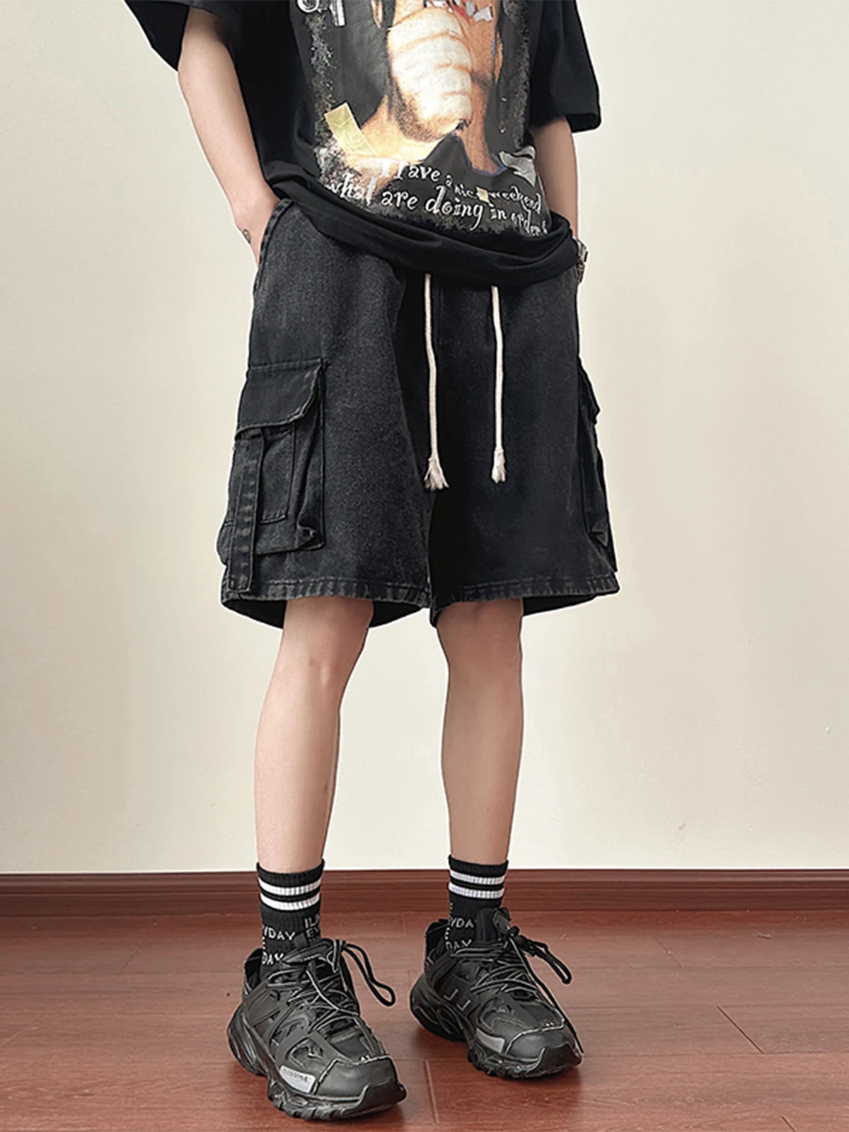 Retro Japanese Style Men's Denim Shorts Streetwear Loose Fit Five-Pocket Drawstring Straight Leg Casual Summer Jeans
Retro Japanese Style Men's Denim Shorts Streetwear Loose Fit Five-Pocket Drawstring Straight Leg Casual Summer Jeans