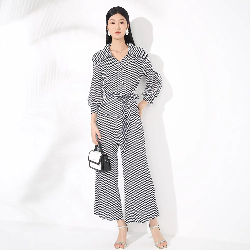 Miyake Style Pleated Black and White Printed Fashion Suit for Women Lapel Puff Sleeve Lace-up Top + Wide-leg Pants Two-piece Set
Miyake Style Pleated Black and White Printed Fashion Suit for Women Lapel Puff Sleeve Lace-up Top + Wide-leg Pants Two-piece Set