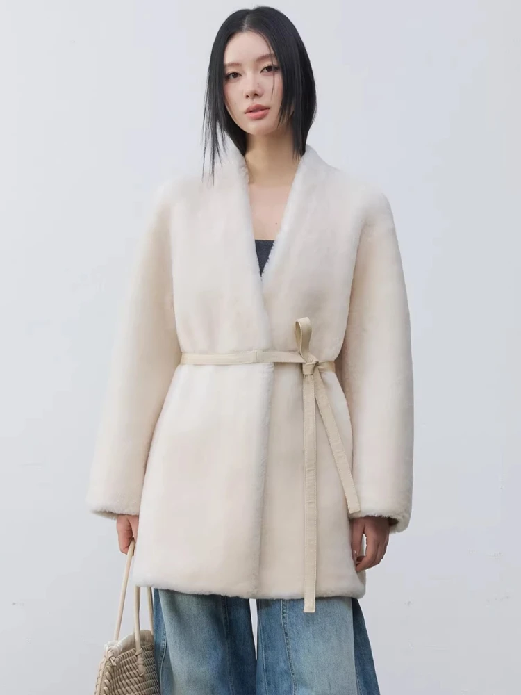 High-end Luxury Merino Sheep Fur Plush Jackets for Women 2026 New Simple V-neck Winter Genuine Leather Real Fur Coat with Belt
High-end Luxury Merino Sheep Fur Plush Jackets for Women 2026 New Simple V-neck Winter Genuine Leather Real Fur Coat with Belt