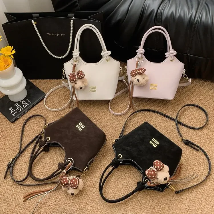 2026 New Korean Niche Design Simple and Versatile Fashion Commuter Bag Casual Crossbody Bag Personalized Bucket Shoulder Bag
2026 New Korean Niche Design Simple and Versatile Fashion Commuter Bag Casual Crossbody Bag Personalized Bucket Shoulder Bag