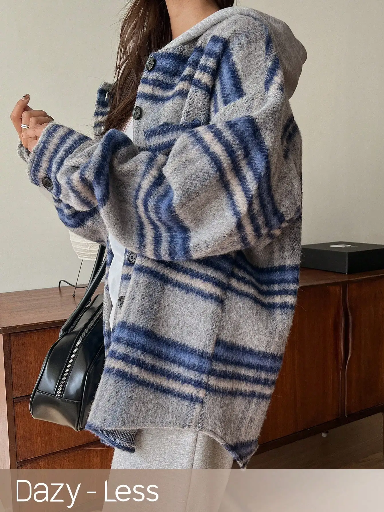 Женская повседневная куртка с капюшоном в клетку и полоску, на пуговицах, утепленная, уютная верхняя одежда для осени
Женская повседневная куртка с капюшоном в клетку и полоску, на пуговицах, утепленная, уютная верхняя одежда для осени