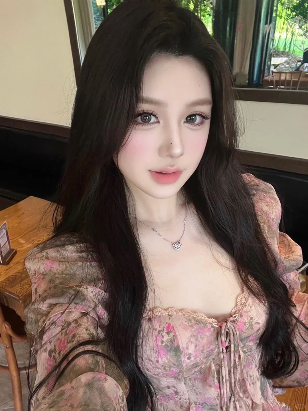 KING BRAND Pure Desire Spicy Girl Style Floral Print Bell Sleeve Slim Fit Women's Shirt Autumn Irregular Hemline Top
KING BRAND Pure Desire Spicy Girl Style Floral Print Bell Sleeve Slim Fit Women's Shirt Autumn Irregular Hemline Top