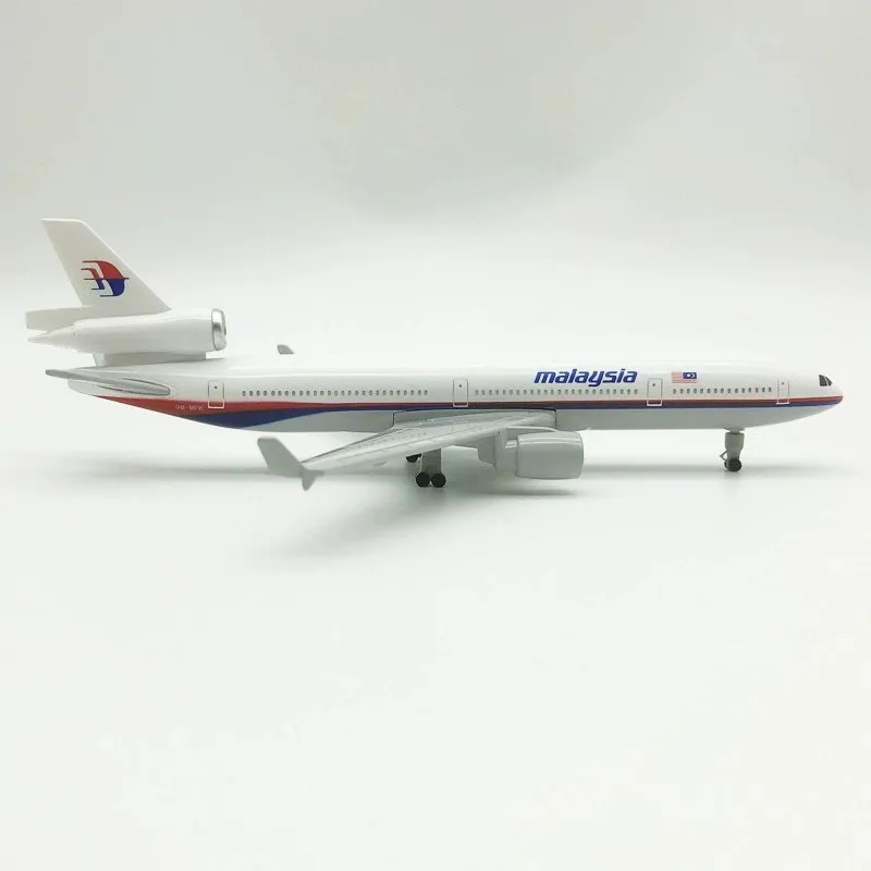 Модель самолета MD-11 Malaysia Airways, 20 см, масштаб 1:400, металлическая, литая, с шасси, коллекционный подарок
Модель самолета MD-11 Malaysia Airways, 20 см, масштаб 1:400, металлическая, литая, с шасси, коллекционный подарок