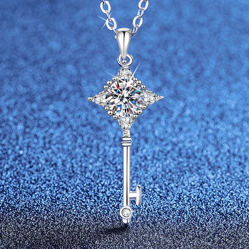 Platinum PT950 18K Gold Necklace, Moissanite T Home Four-star Key Pendant, 1 Carat Moissanite Necklace, Light Luxury for Women
Platinum PT950 18K Gold Necklace, Moissanite T Home Four-star Key Pendant, 1 Carat Moissanite Necklace, Light Luxury for Women