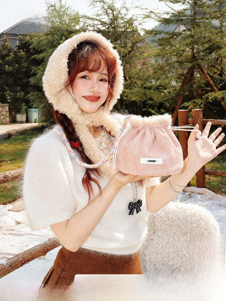 Adorable Plush Peach Double-Sided Bucket Bag Small Coin Purse Single Shoulder Crossbody Women's Bag for Casual Occasions
Adorable Plush Peach Double-Sided Bucket Bag Small Coin Purse Single Shoulder Crossbody Women's Bag for Casual Occasions