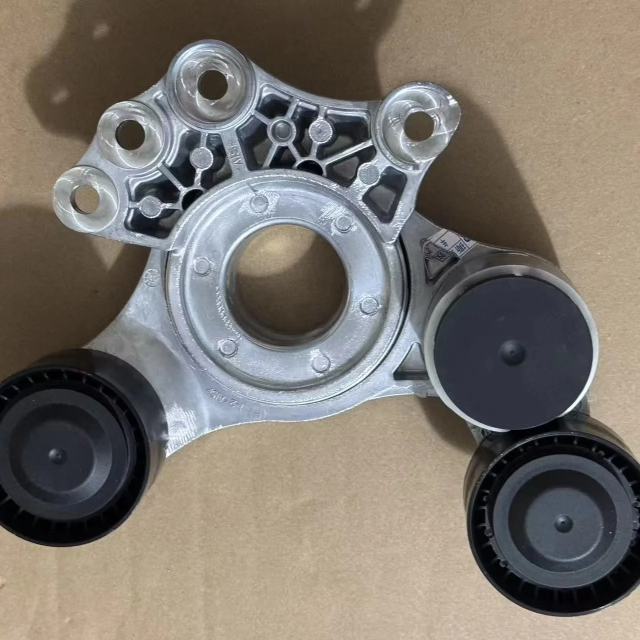 LR173137 LR128565 T4A48046 LPLA6B209FA Timing Belt Tensioner for F-PACE NEW DEFENDER RANGE ROVER VELAR DISCOVERY RANGE ROVER
LR173137 LR128565 T4A48046 LPLA6B209FA Timing Belt Tensioner for F-PACE NEW DEFENDER RANGE ROVER VELAR DISCOVERY RANGE ROVER