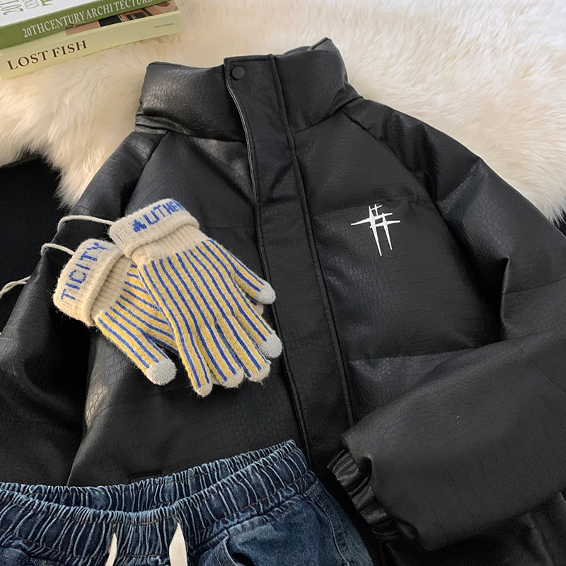 Мужская зимняя куртка из искусственной кожи с крокодиловым узором, утепленная, в американском стиле, модная, молодежная, премиум-класса
Мужская зимняя куртка из искусственной кожи с крокодиловым узором, утепленная, в американском стиле, модная, молодежная, премиум-класса