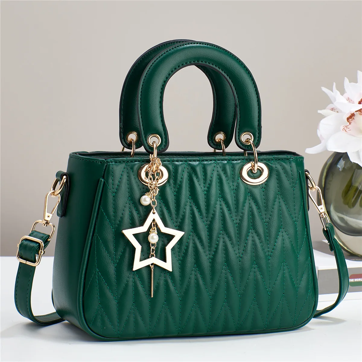 New Woman shoulder bag Large capacity Handbag for Women 2025 leather Printed monogram single shoulder straddle bag
New Woman shoulder bag Large capacity Handbag for Women 2025 leather Printed monogram single shoulder straddle bag