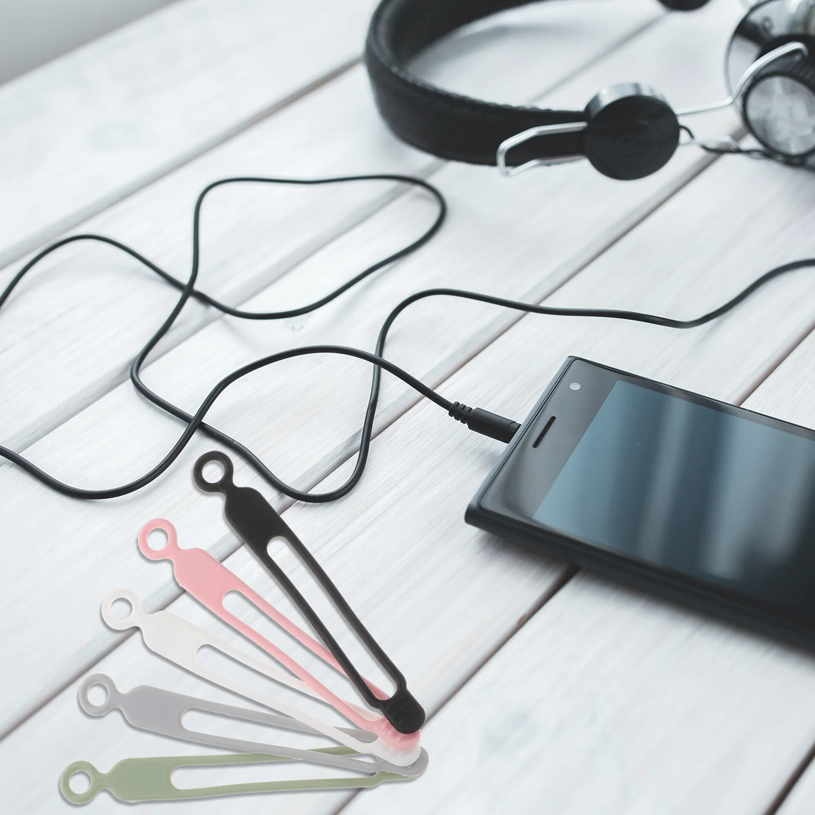 Набор из 20 органайзеров для кабелей: премиальные силиконовые держатели для проводов, предотвращающие спутывание, для фиксации кабелей на рабочем столе
Набор из 20 органайзеров для кабелей: премиальные силиконовые держатели для проводов, предотвращающие спутывание, для фиксации кабелей на рабочем столе