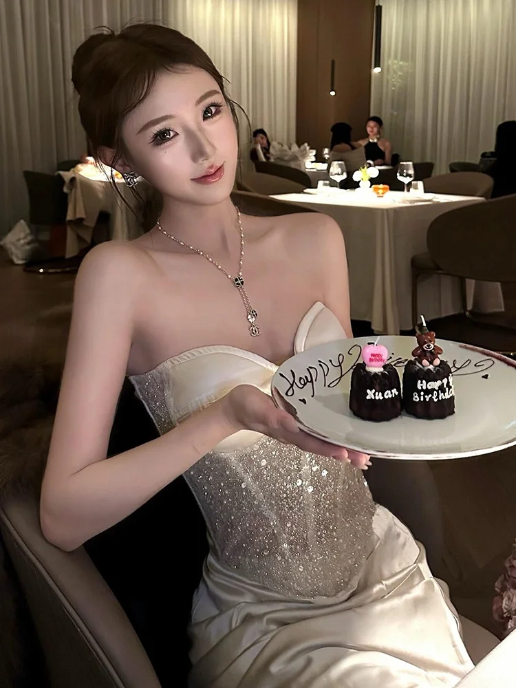 Elegant Lady Suite Women's Fashion Two-Piece Set with Bustier Top And High-Waisted Skirt for Birthday Parties And Banquets
Elegant Lady Suite Women's Fashion Two-Piece Set with Bustier Top And High-Waisted Skirt for Birthday Parties And Banquets