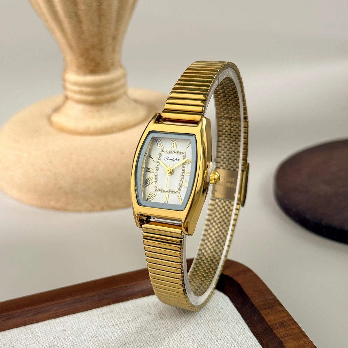 SUNLIFEX Original Classic Wrist Watches for Women Vintage Gold Steel Band Analog Quartz Watch Clock Gift Relogio Feminino
SUNLIFEX Original Classic Wrist Watches for Women Vintage Gold Steel Band Analog Quartz Watch Clock Gift Relogio Feminino