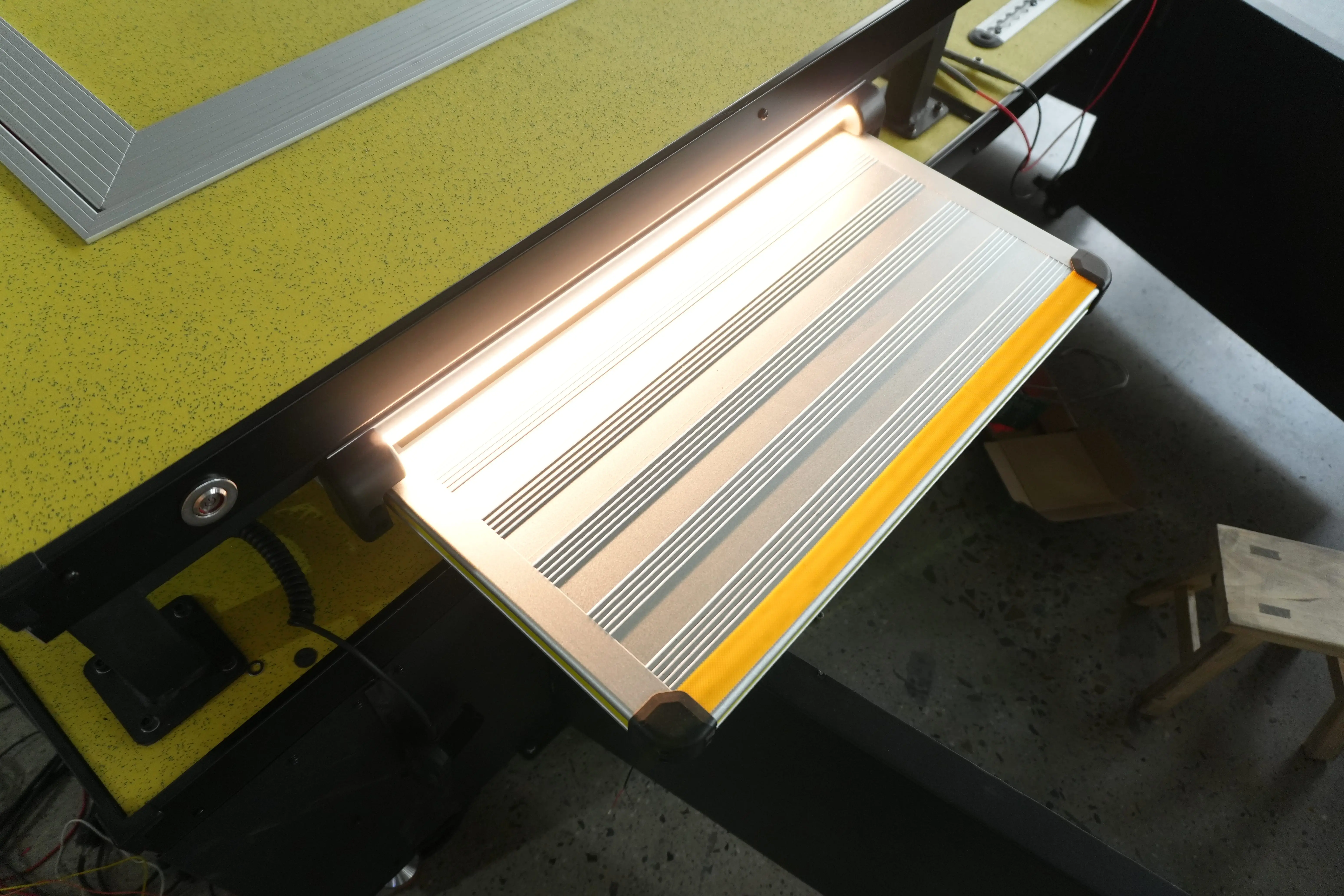 New Condition Aluminum Electric Auto Right Side Foot Accessories Flooring Type
New Condition Aluminum Electric Auto Right Side Foot Accessories Flooring Type