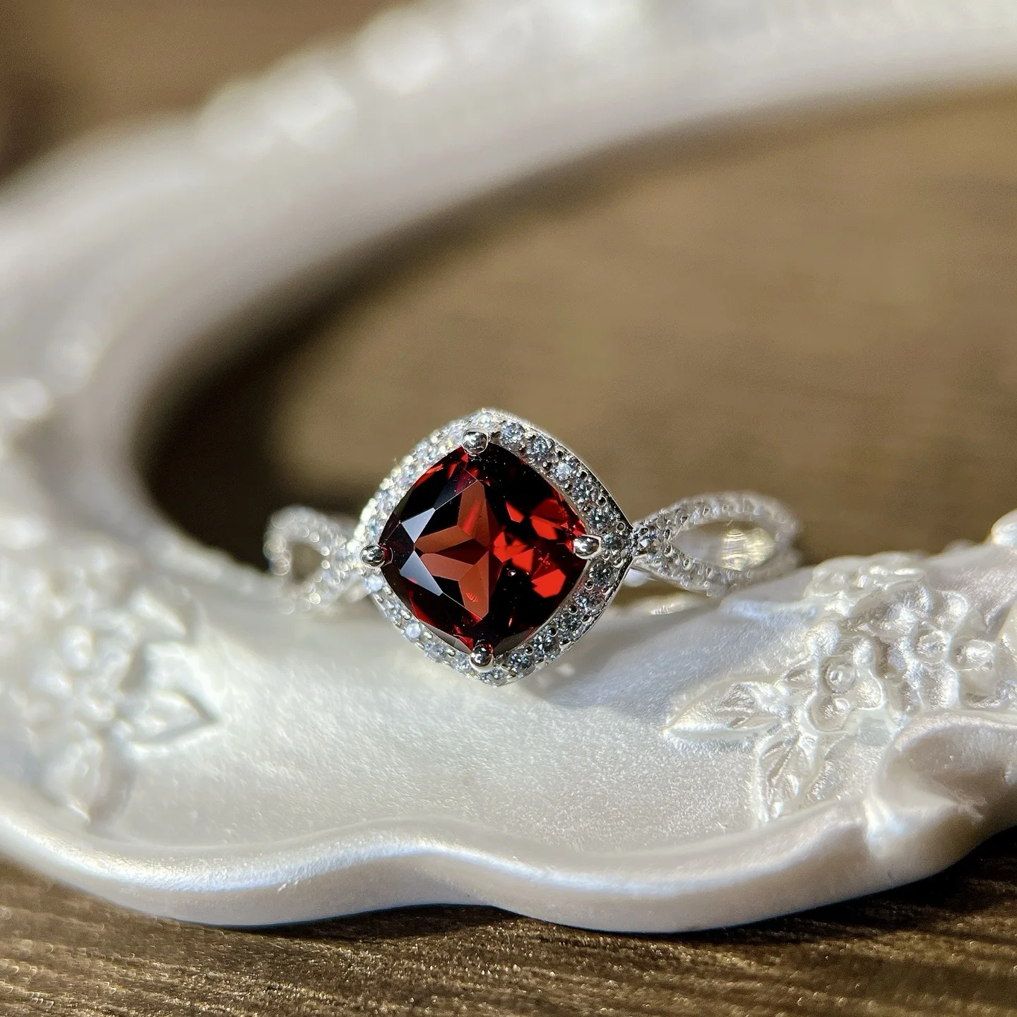 HT25 Solid 925 Sterling Silver 1.68ct Natural Red Garnet Gemstones Rings for Male or Female's Classic Rings
HT25 Solid 925 Sterling Silver 1.68ct Natural Red Garnet Gemstones Rings for Male or Female's Classic Rings