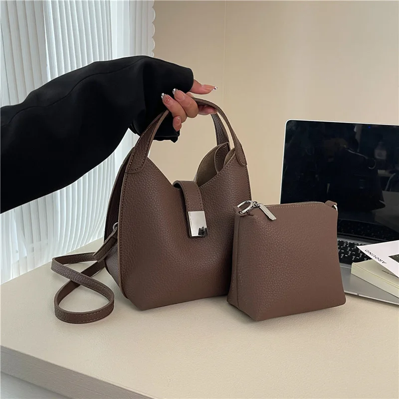 Корейская ретро сумка с рисунком личи, женская осень 202, универсальная высококачественная сумка через плечо, темпераментная сумка-ведро
Корейская ретро сумка с рисунком личи, женская осень 202, универсальная высококачественная сумка через плечо, темпераментная сумка-ведро