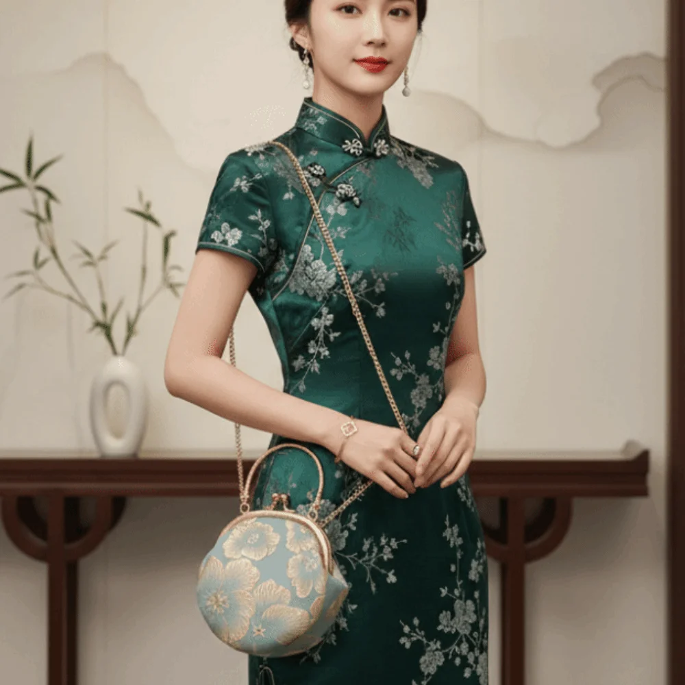 Floral Brocade Cheongsam Bag Jacquard Satin Fabric Kiss Lock Purse Detachable Chain Handcrafted Feel Embroidered Clutch
Floral Brocade Cheongsam Bag Jacquard Satin Fabric Kiss Lock Purse Detachable Chain Handcrafted Feel Embroidered Clutch