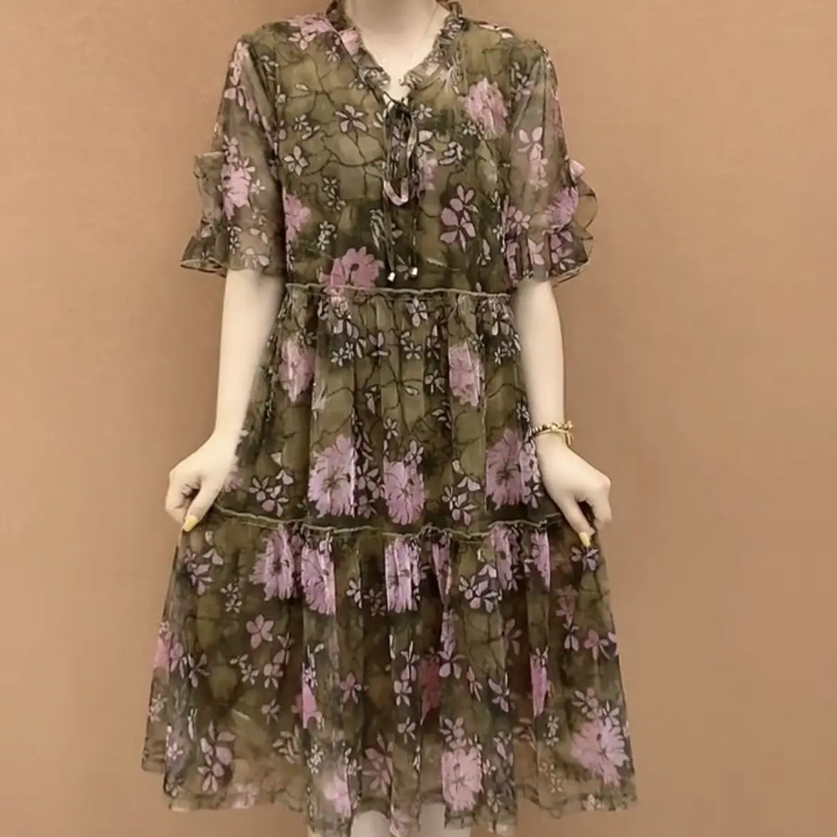 Mother Floral Dress New Fashion Temperament Loose High-End Thin Mesh Dress Summer Short Sleeve Clothing
Mother Floral Dress New Fashion Temperament Loose High-End Thin Mesh Dress Summer Short Sleeve Clothing