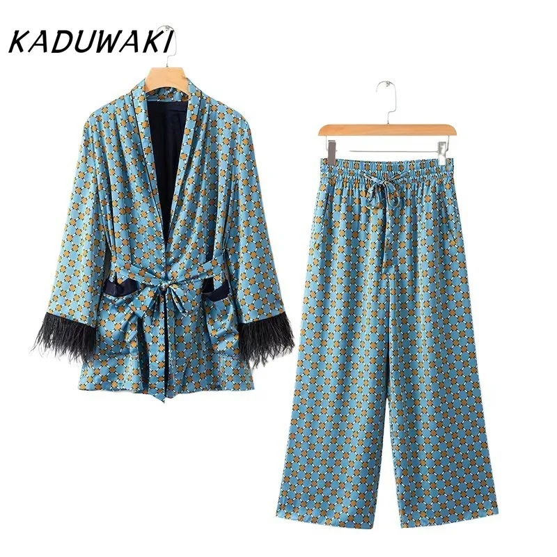 KADUWAKI Spring Summer Women's Set Sunc Loose Blue Printed Kimono Jacket Feather Sleeves Wide Leg Pants 2 Piece Vintage Clothing
KADUWAKI Spring Summer Women's Set Sunc Loose Blue Printed Kimono Jacket Feather Sleeves Wide Leg Pants 2 Piece Vintage Clothing
