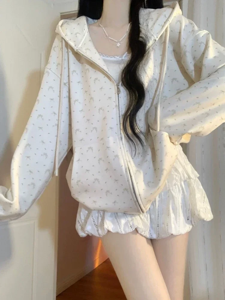 202, мягкие толстовки с капюшоном Cuteore Sweet Coquette для женщин Y2k Harajuku Kawaii, уличная одежда с бантом и принтом, повседневная толстовка большого размера с капюшоном
202, мягкие толстовки с капюшоном Cuteore Sweet Coquette для женщин Y2k Harajuku Kawaii, уличная одежда с бантом и принтом, повседневная толстовка большого размера с капюшоном