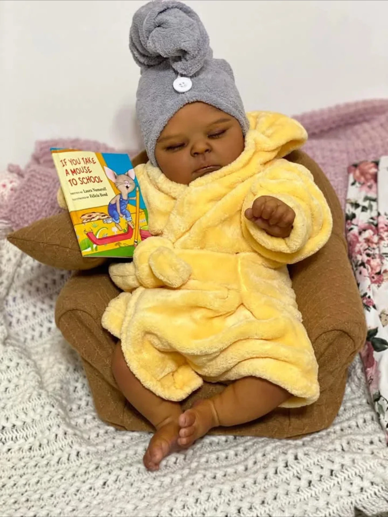 20inch Full Body Silicone Reborn Baby Doll Peaches in Dark Skin 3D Skin Multiple Layers Painting with Visible Veins Can be Bathe
20inch Full Body Silicone Reborn Baby Doll Peaches in Dark Skin 3D Skin Multiple Layers Painting with Visible Veins Can be Bathe