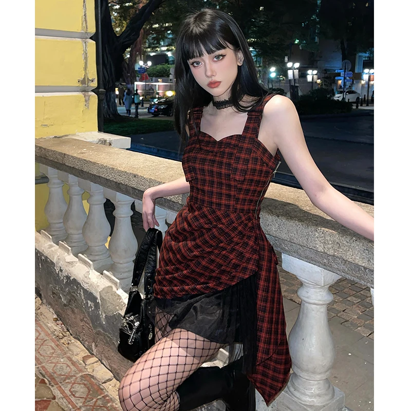 Dress Women's Irregular Red and Black Plaid Sleeveless Strap Fake Two-Piece Stitching Lace Hollow Sexy Fashion Spring and Summer
Dress Women's Irregular Red and Black Plaid Sleeveless Strap Fake Two-Piece Stitching Lace Hollow Sexy Fashion Spring and Summer