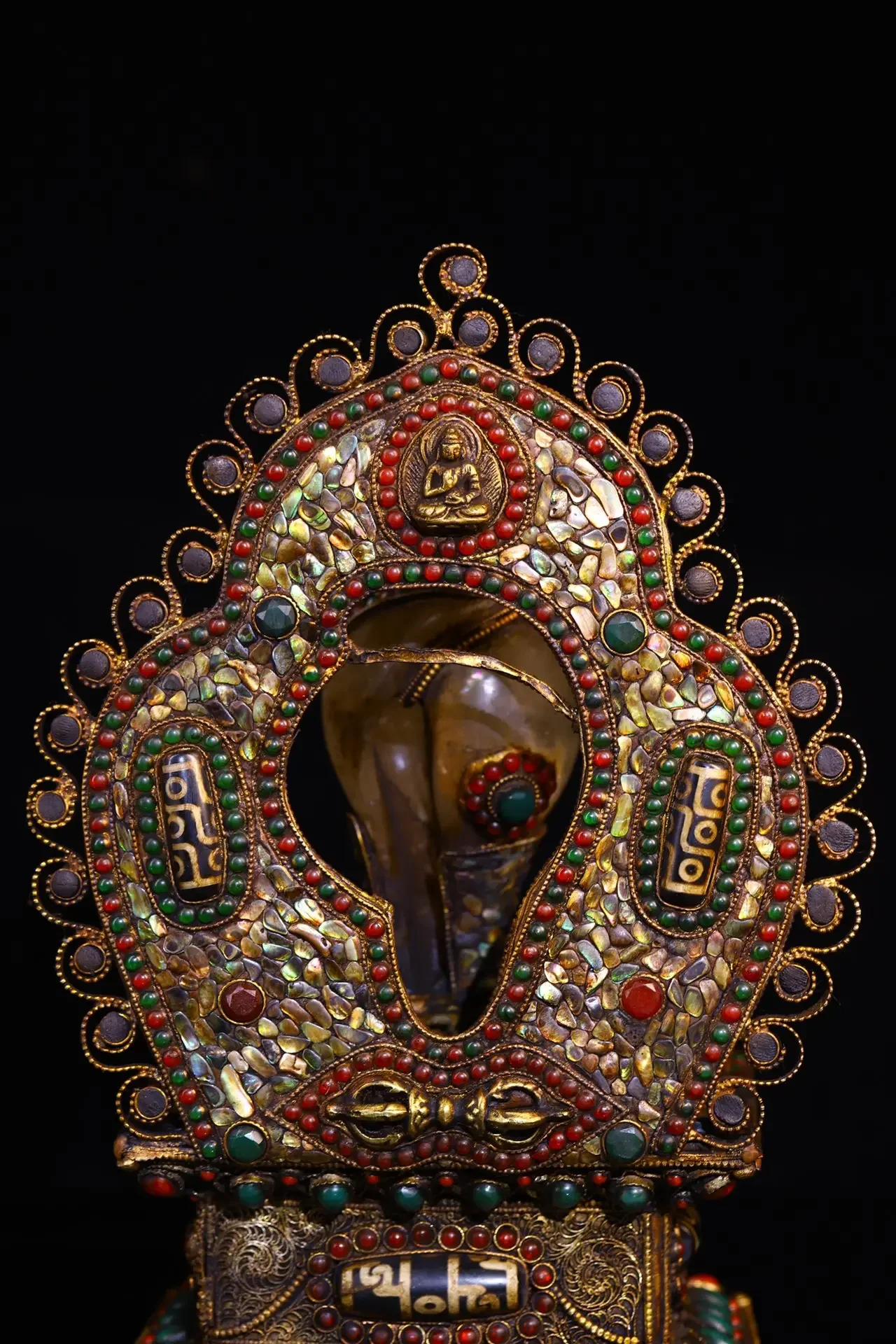 11"Tibetan Temple Collection Old Tibetan Silver Filigree Crystal Conch Mosaic Gem gZi Beads Snail Buddhist Niche Worship Hall
11"Tibetan Temple Collection Old Tibetan Silver Filigree Crystal Conch Mosaic Gem gZi Beads Snail Buddhist Niche Worship Hall
