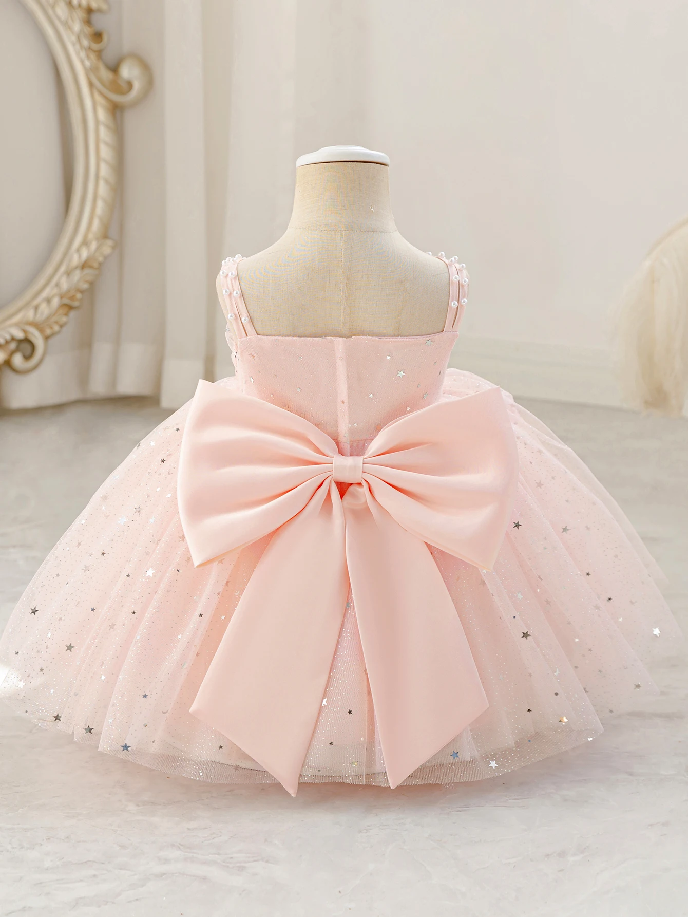 Elegant Pink Silk Party Dress for Girls Featuring Glitter-Embellished Net Overlay, Delicate Butterfly-Knot Accents Banquets
Elegant Pink Silk Party Dress for Girls Featuring Glitter-Embellished Net Overlay, Delicate Butterfly-Knot Accents Banquets