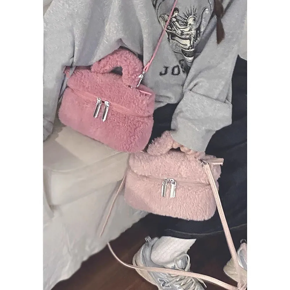 Autumn Winter New Plush Bag Women's Fashion Bag Handbag Solid Color Soft Crossbody Bag Korean Sytle Small Square Bag
Autumn Winter New Plush Bag Women's Fashion Bag Handbag Solid Color Soft Crossbody Bag Korean Sytle Small Square Bag