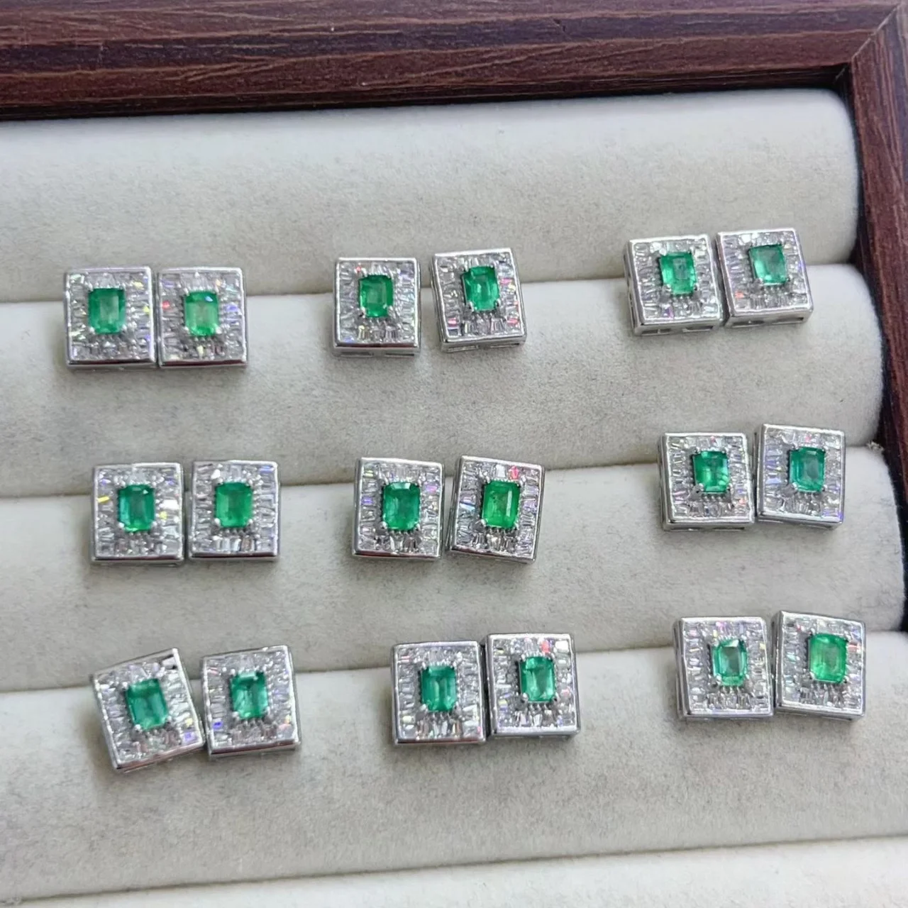 Certified 925 Sterling Silver Natural Zambian Emerald Square Fine Earrings for Women Real Green Gems Ear Stud High-end Jewellery
Certified 925 Sterling Silver Natural Zambian Emerald Square Fine Earrings for Women Real Green Gems Ear Stud High-end Jewellery