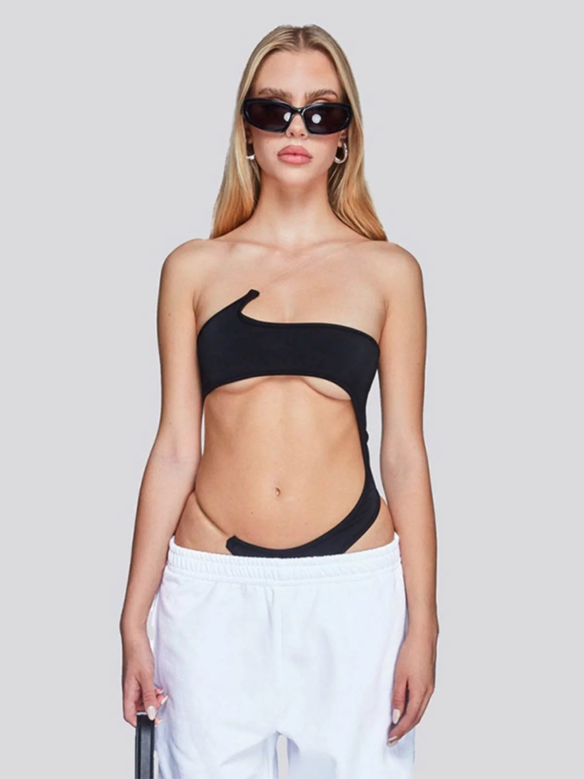 Sexy Transparent Strapless Design One-Piece Black Top Hollow out Trendy Low-Waist Short Pants for Trendy Girls Vacation Style
Sexy Transparent Strapless Design One-Piece Black Top Hollow out Trendy Low-Waist Short Pants for Trendy Girls Vacation Style