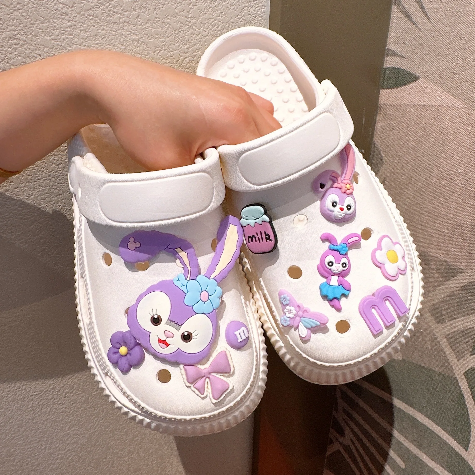 Cartoon Disney StellaLou Lotso Bear Kuromi DIY Shoe Flower Decorative Buckles Detachable Soft Rubber Clogs Decor Shoe charms
Cartoon Disney StellaLou Lotso Bear Kuromi DIY Shoe Flower Decorative Buckles Detachable Soft Rubber Clogs Decor Shoe charms