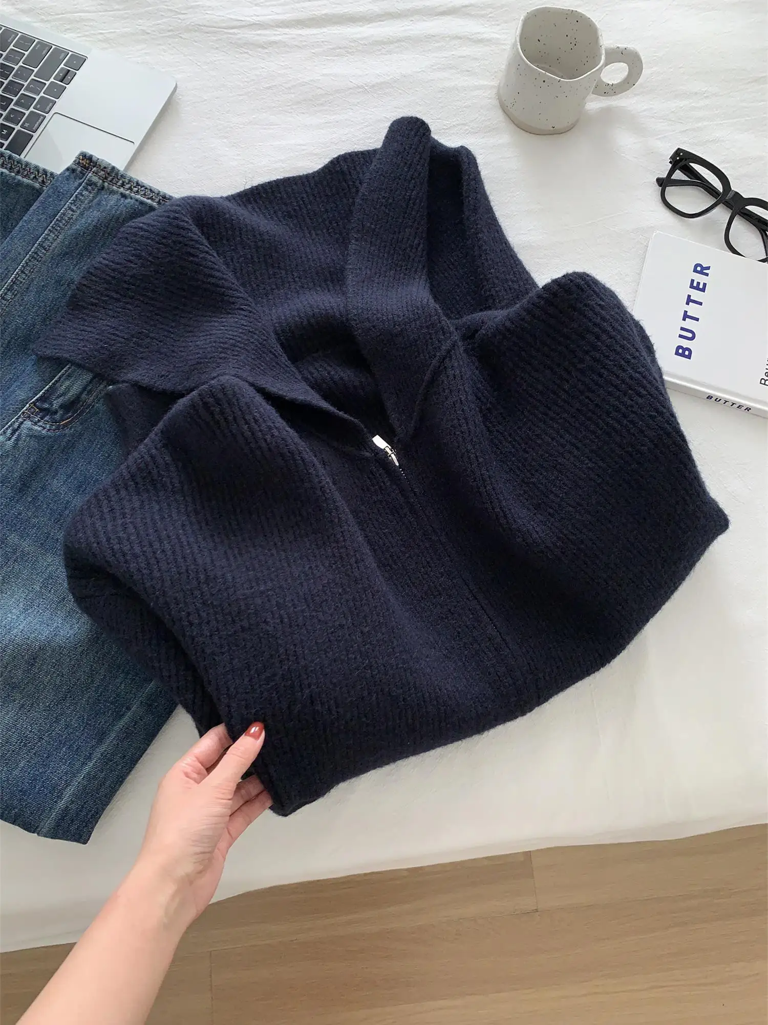 Женский вязаный свитер, темно-синий японский стиль Харадзюку, высокая шея, молния, свободный толстый кардиган с длинными рукавами, осенне-зимняя мода
Женский вязаный свитер, темно-синий японский стиль Харадзюку, высокая шея, молния, свободный толстый кардиган с длинными рукавами, осенне-зимняя мода