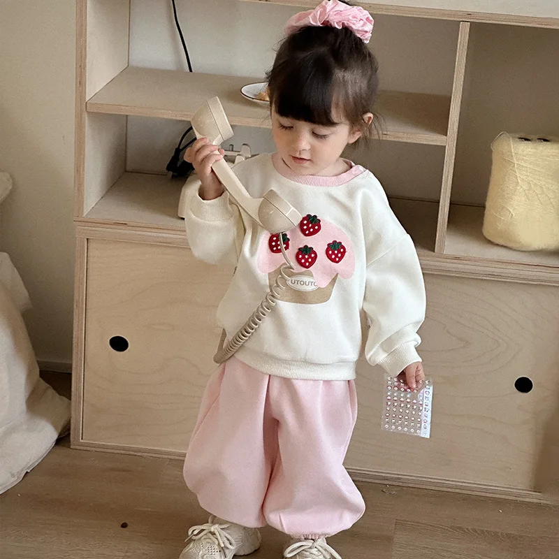 Комплект для маленьких девочек, осенняя милая повседневная одежда, новый весенне-осенний сезон, комплект из двух предметов для малышей на один год
Комплект для маленьких девочек, осенняя милая повседневная одежда, новый весенне-осенний сезон, комплект из двух предметов для малышей на один год