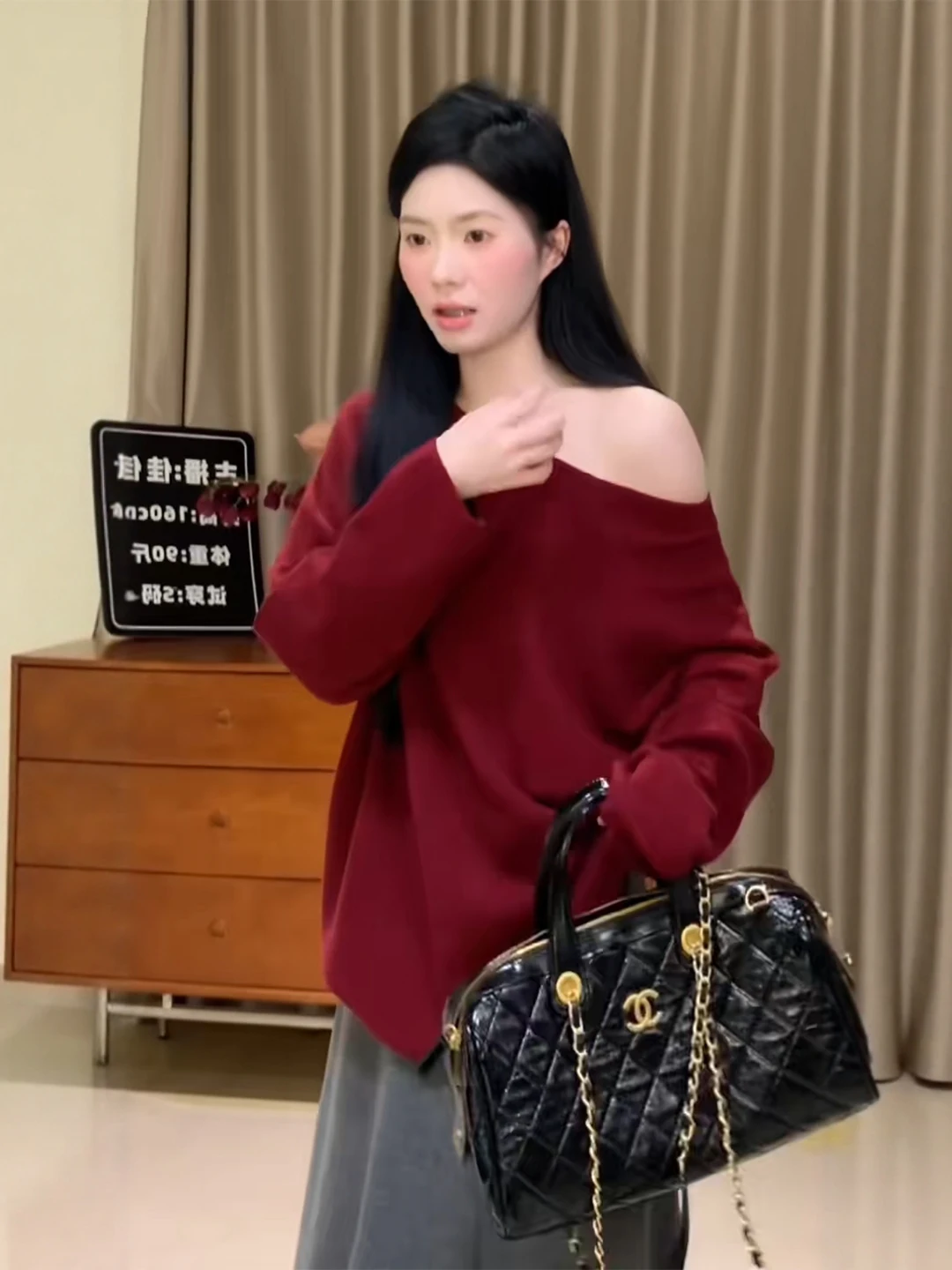 Красный уникальный вязаный свитер с асимметричным плечом и длинными рукавами для женщин, модный дизайн для ранней весны, свободный крой в корейском стиле, атмосферный топ
Красный уникальный вязаный свитер с асимметричным плечом и длинными рукавами для женщин, модный дизайн для ранней весны, свободный крой в корейском стиле, атмосферный топ