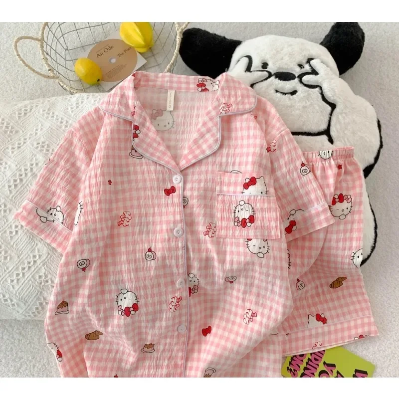 Новые летние пижамы Hello Kitty, комплект из двух предметов с шортами с короткими рукавами и милыми героями мультфильмов, женская домашняя одежда Sanrio Hello Kitty
Новые летние пижамы Hello Kitty, комплект из двух предметов с шортами с короткими рукавами и милыми героями мультфильмов, женская домашняя одежда Sanrio Hello Kitty