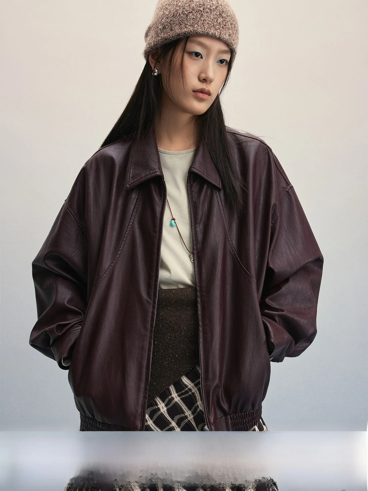 Classic Wine Red Leather Jaet Loose Fit Flip Collar Jaet Casual Lychee Pattern ort Leather Coat Outerwear
Classic Wine Red Leather Jaet Loose Fit Flip Collar Jaet Casual Lychee Pattern ort Leather Coat Outerwear