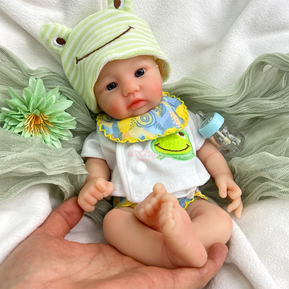Милая 12-дюймовая силиконовая кукла-реборн девочка с голубыми глазами, мягкая силиконовая кукла-реборн, маленькая кукла ручной росписи, реалистичная новорожденная мини-игрушка
Милая 12-дюймовая силиконовая кукла-реборн девочка с голубыми глазами, мягкая силиконовая кукла-реборн, маленькая кукла ручной росписи, реалистичная новорожденная мини-игрушка