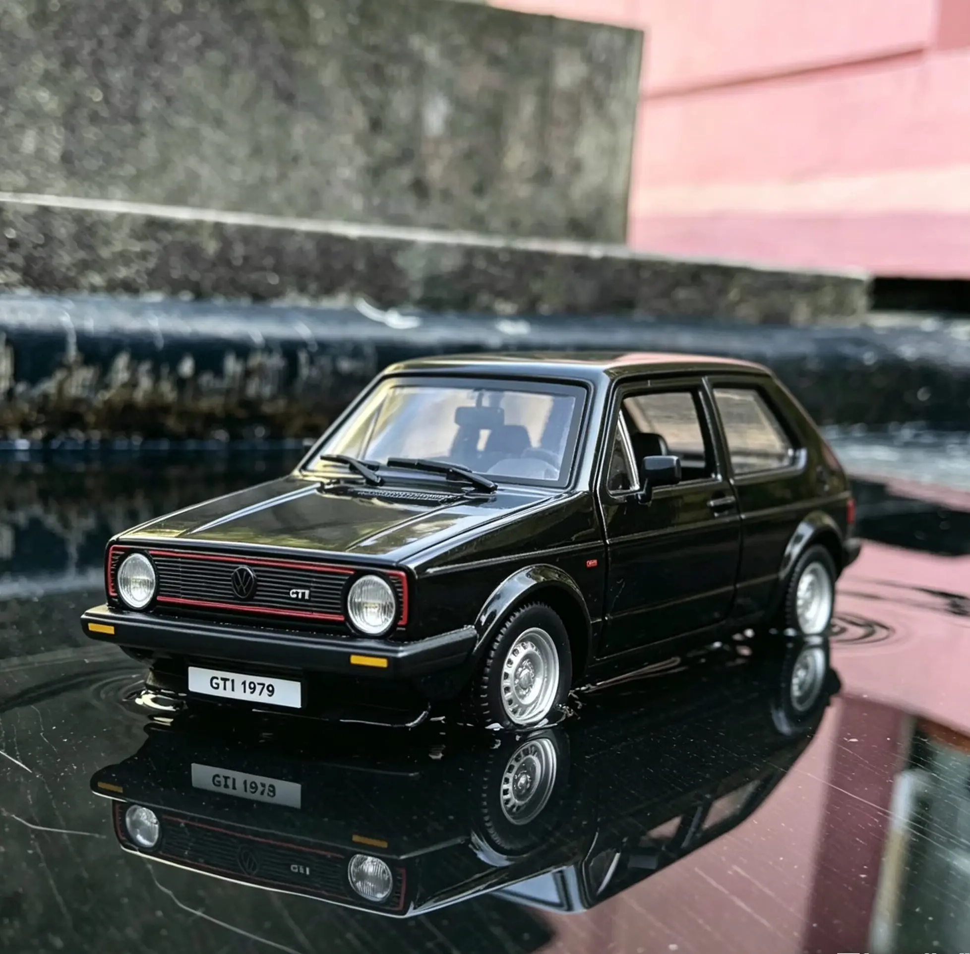 Bburago 1:24 Volkswagen Golf GTI Mk1 1979 Alloy Sports Car Model Diecasts Metal Toy Classic Racing Car Vehicles Model Simulation
Bburago 1:24 Volkswagen Golf GTI Mk1 1979 Alloy Sports Car Model Diecasts Metal Toy Classic Racing Car Vehicles Model Simulation