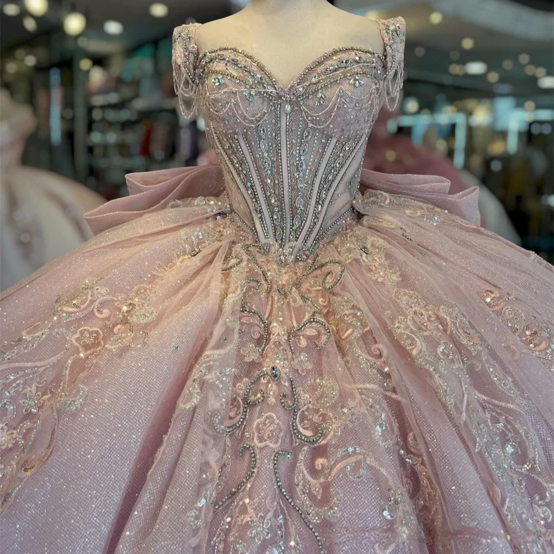 Light Pink Quinceanera Dress off-shoulder Sequins Crystal Bead Decal Long tail Bow vestidos de 15 Quinceanera Customize
Light Pink Quinceanera Dress off-shoulder Sequins Crystal Bead Decal Long tail Bow vestidos de 15 Quinceanera Customize