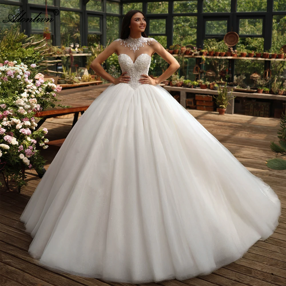 Alonlivn Beauty Appliques High Collar Ball Gown Wedding Dresses Beading Pearls Embroidery Sleeveless Bridal Gowns
Alonlivn Beauty Appliques High Collar Ball Gown Wedding Dresses Beading Pearls Embroidery Sleeveless Bridal Gowns