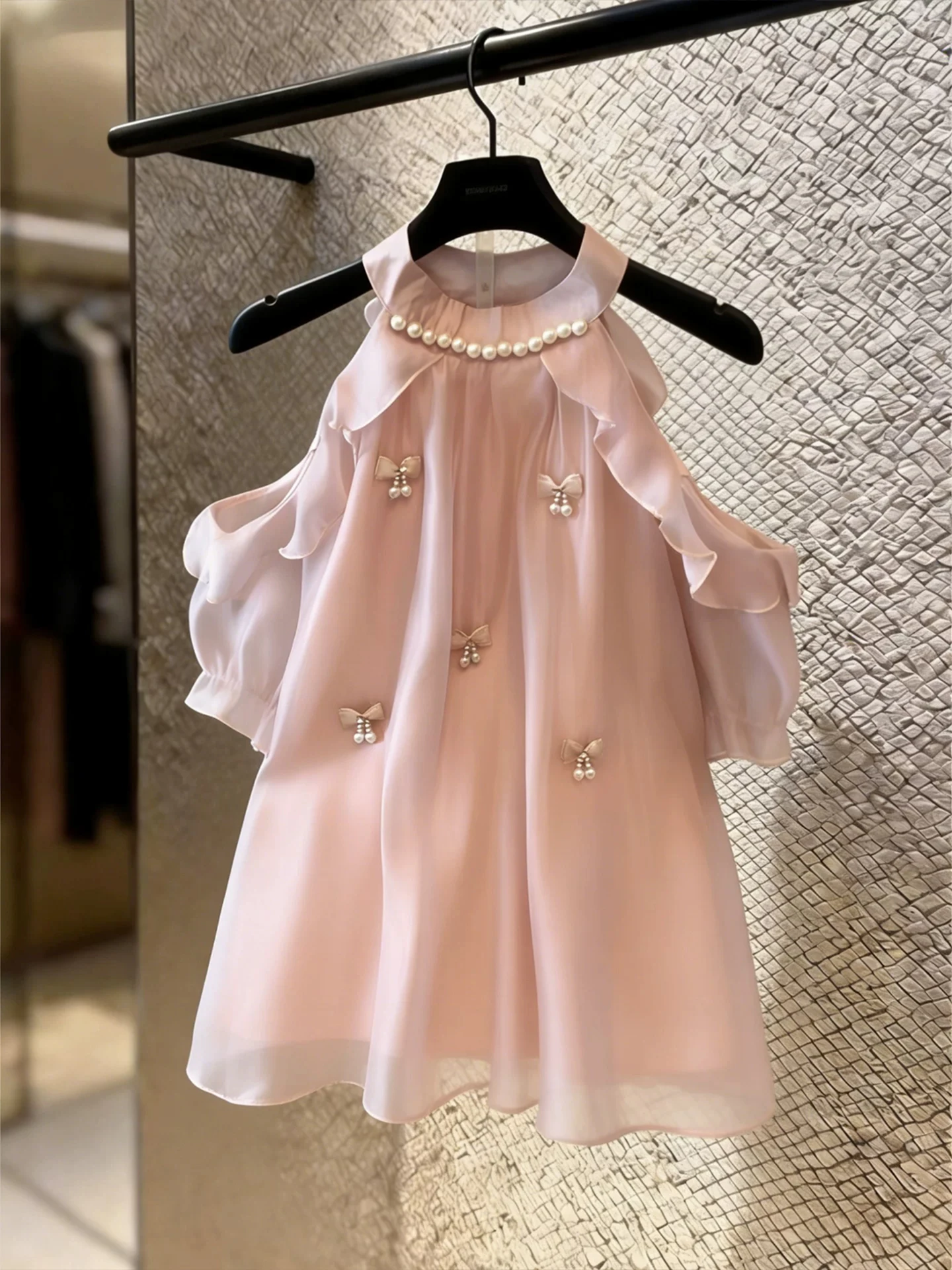 Gentle Breeze Shoulder Bared Pearl Chiffon Top Women's Summer 2026 Knot Embellished Midi Length Super Fairy Anti Ag...
Gentle Breeze Shoulder Bared Pearl Chiffon Top Women's Summer 2026 Knot Embellished Midi Length Super Fairy Anti Ag...