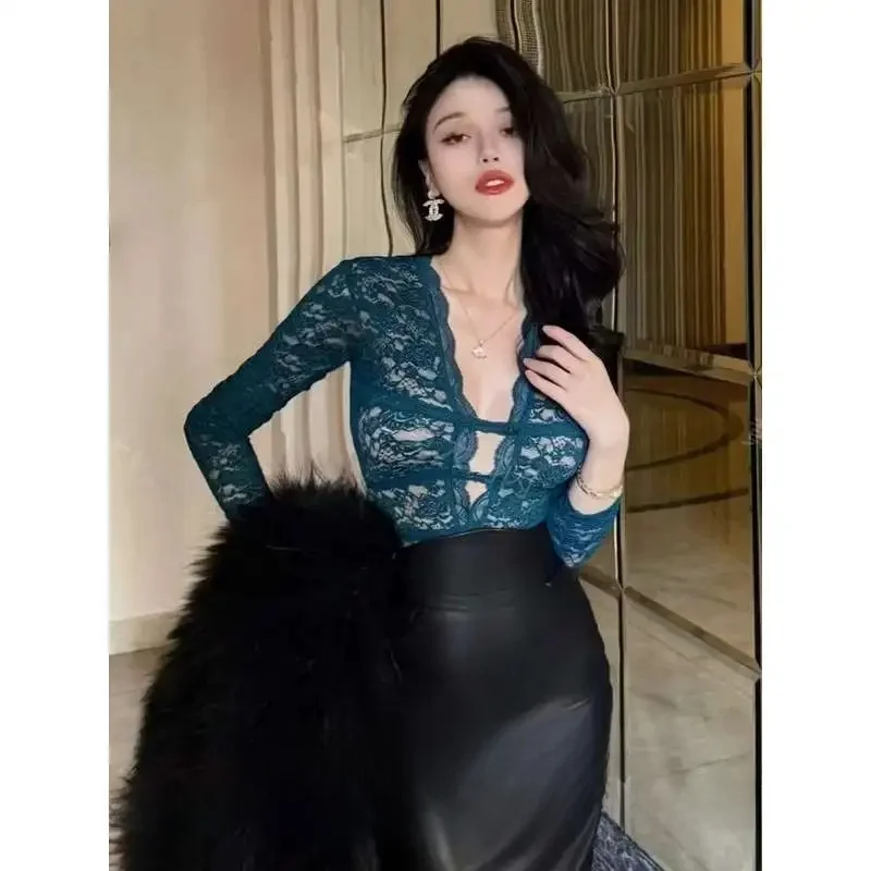 Fashionable V-neck Lace Bottoming Shirt Ladies Interior Lapping T-Shirts Spring Autumn Skinny Trend Sexy Lace Top Tee Women's
Fashionable V-neck Lace Bottoming Shirt Ladies Interior Lapping T-Shirts Spring Autumn Skinny Trend Sexy Lace Top Tee Women's