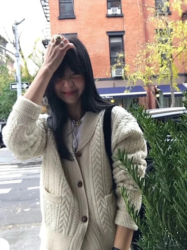 Candy Miss Korean Style British Wind Knitted Twisted Knit Cardigan Coat High Collar Long Sleeve Warmth Feels Straight Tube Type
Candy Miss Korean Style British Wind Knitted Twisted Knit Cardigan Coat High Collar Long Sleeve Warmth Feels Straight Tube Type