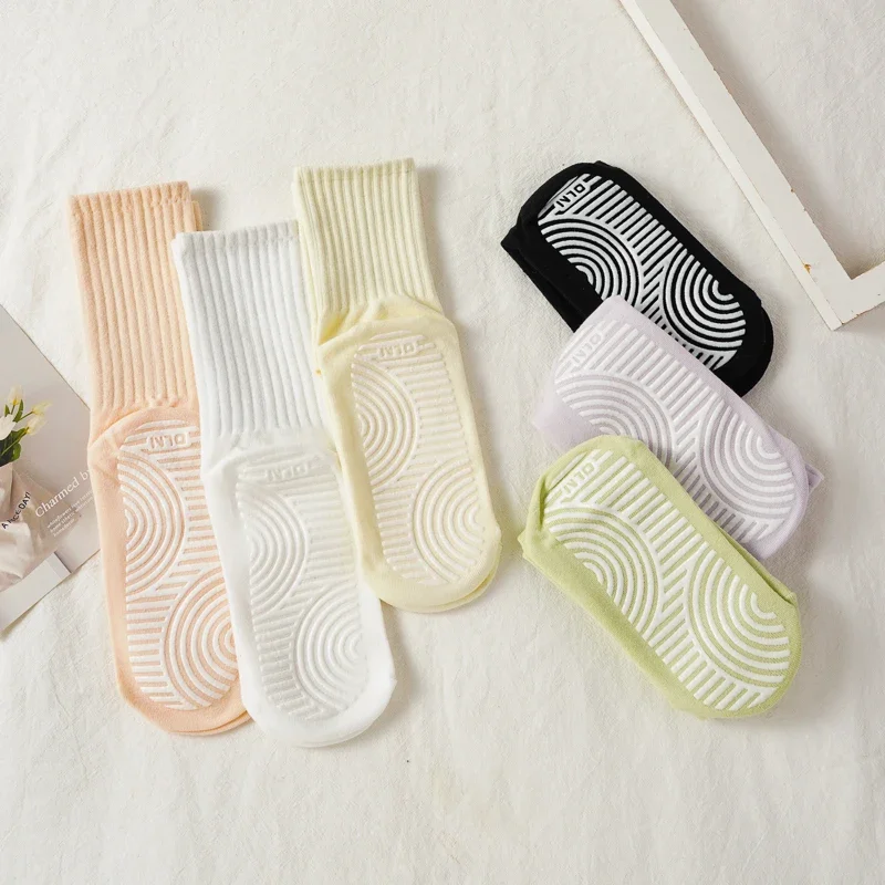 New Women Sports Yoga Socks Spring Autumn Fresh Color Boneless Sole Silicone Anti-slip Pilates Mid-tube Socks
New Women Sports Yoga Socks Spring Autumn Fresh Color Boneless Sole Silicone Anti-slip Pilates Mid-tube Socks