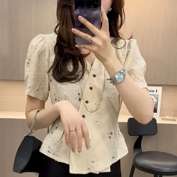 French V-neck Hollow Jacquard Shirt for Women New Puff Sleeves Single-breasted Temperament Waist-closed Short-sleeved Top
French V-neck Hollow Jacquard Shirt for Women New Puff Sleeves Single-breasted Temperament Waist-closed Short-sleeved Top