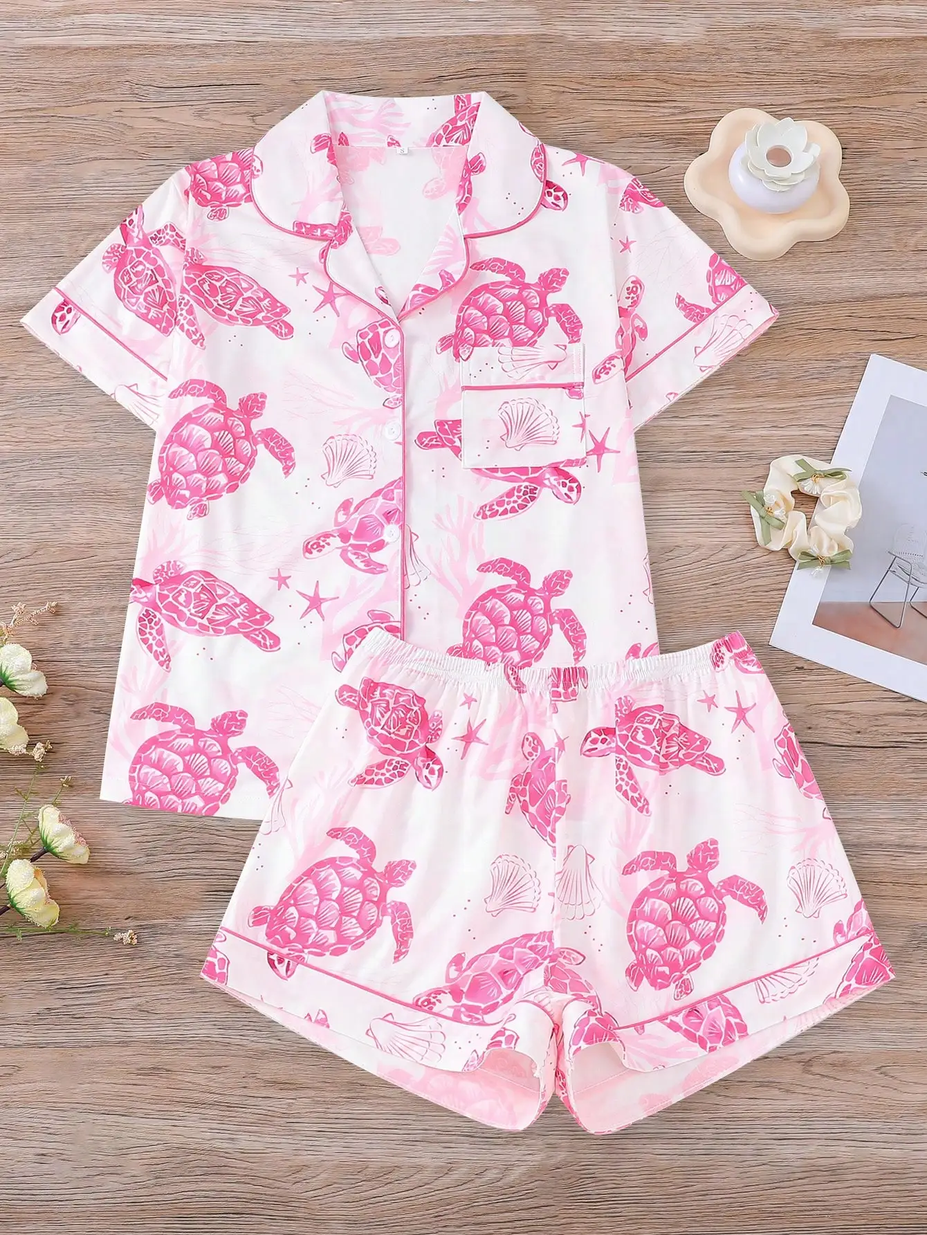 Women Sea Turtle Print Pajama Set Casual Short Sleeve Top And Elastic Waist Shorts
Women Sea Turtle Print Pajama Set Casual Short Sleeve Top And Elastic Waist Shorts