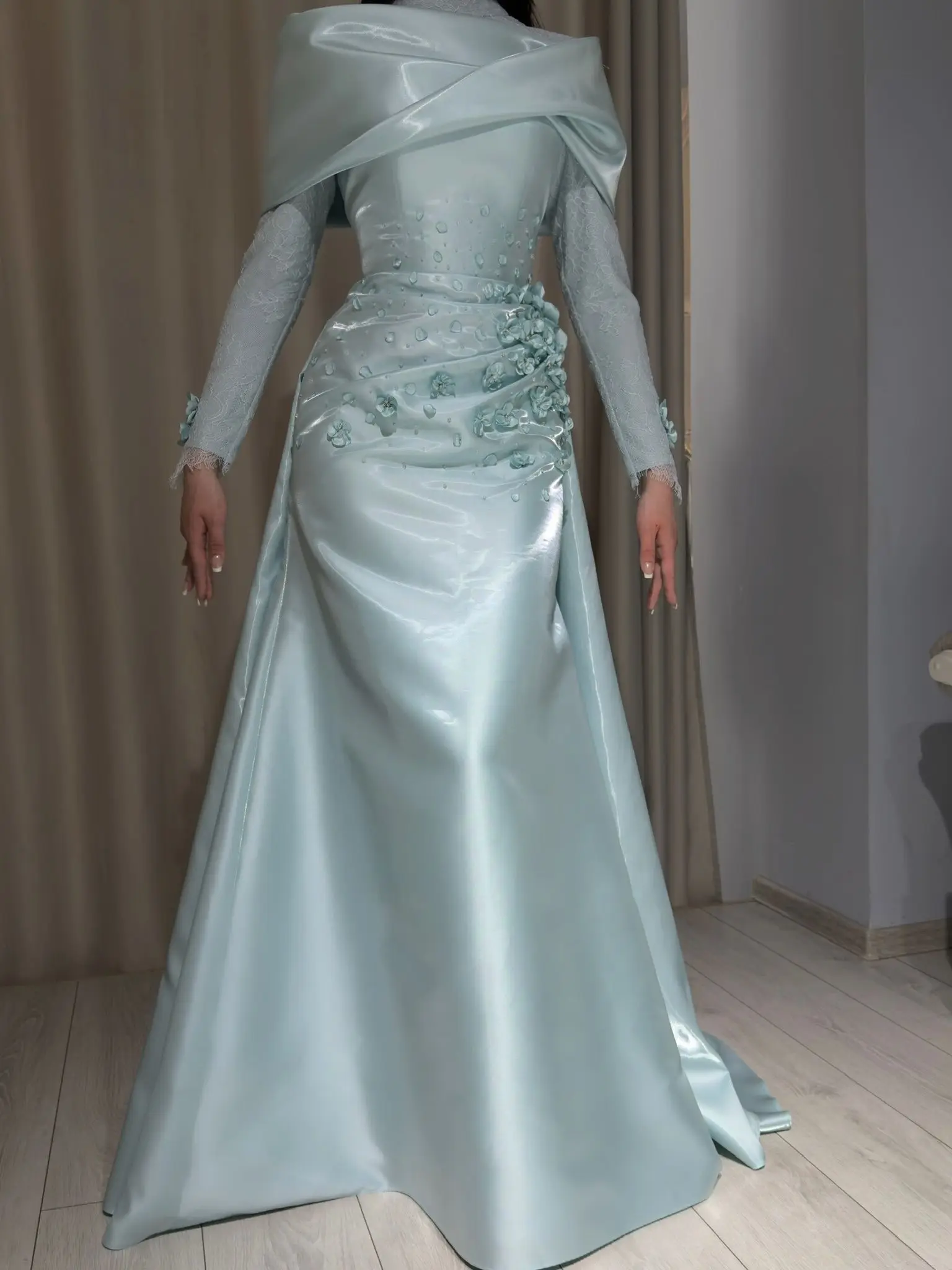Customized Light Blue Satin Beadings Evening Dress 3D Floral Appliqués High‑Neck Lace Sleeves Saudi Arabia Formal Occasion Gowns
Customized Light Blue Satin Beadings Evening Dress 3D Floral Appliqués High‑Neck Lace Sleeves Saudi Arabia Formal Occasion Gowns